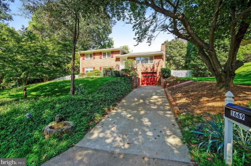 1669 East Ave, Mc Lean VA  22101-4753 exterior