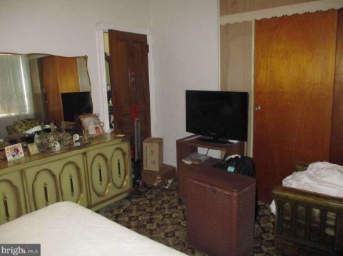 2337 15 St, Philadelphia PA 19102-5025 exterior