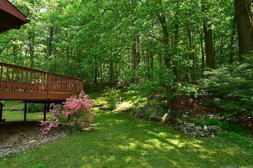 16 Ladd Rd, Ellington CT 06029-3104 exterior