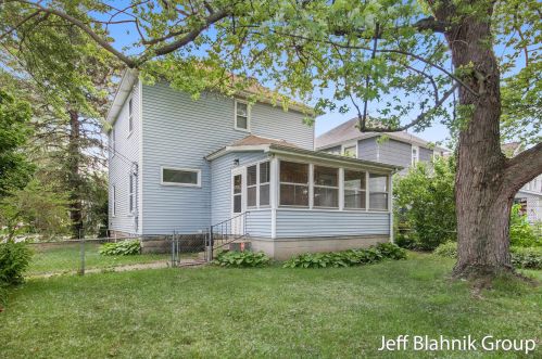 157 Straight Ave, Grand Rapids, MI 49504-5691