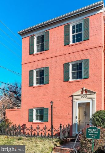 600 Royal St, Alexandria, VA 22314-2032