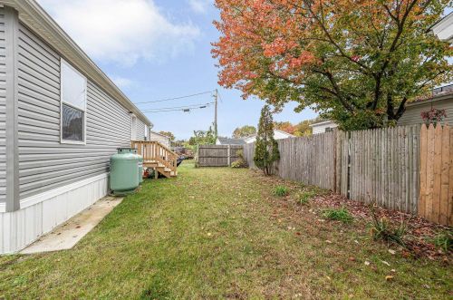 41 B St, Seabrook NH 03874-6228 exterior