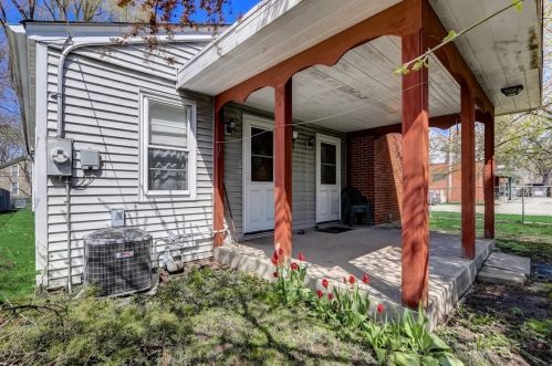 525 Ash St, Waukegan IL 60085-3928 exterior