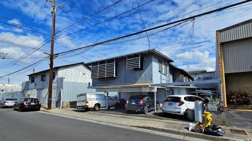 1734 Kahai St, Honolulu HI 96819-3913 exterior