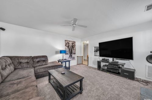 884 Spartan Dr, Sandy UT 84094-1811 exterior