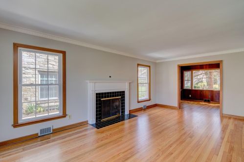 2416 91st St, Milwaukee, WI 53226-1833