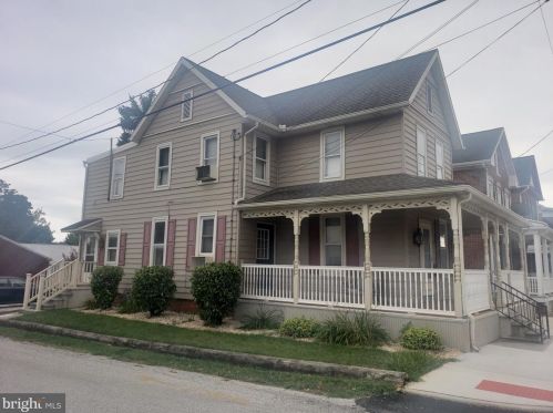 13 Penn St, Hanover, PA 17331-1925