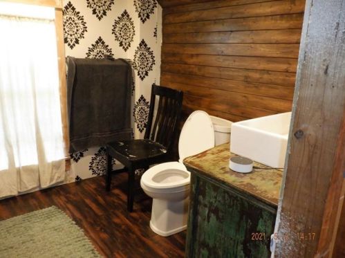 924 Stockbridge Ave, Kalamazoo MI 49001-3810 exterior