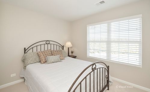 1216 Walnut Gln Dr, Bull Valley IL 60014-6843 exterior