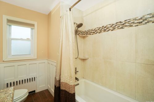 1526 10 St, Babylon NY 11704-3836 exterior