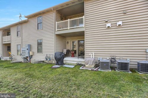 85 Midway Farms Ln, Lancaster PA 17602-2670 exterior