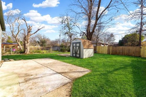 2850 Fls Dr, Dallas TX 75211-9008 exterior