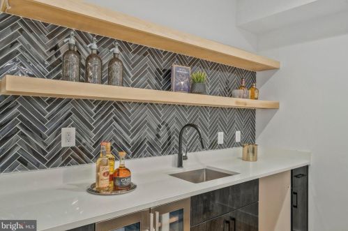 1520 Brookhaven Dr, Mc Lean VA  22101-4127 exterior