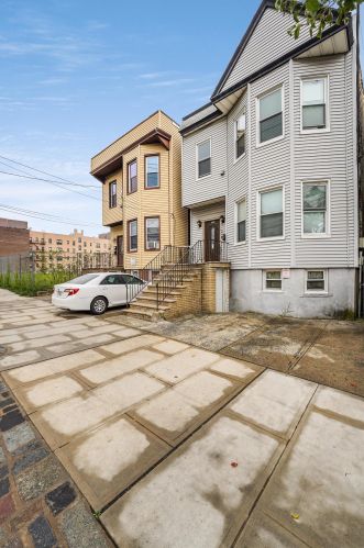 308 Palisade Ave, Union City NJ 07087-5209 exterior