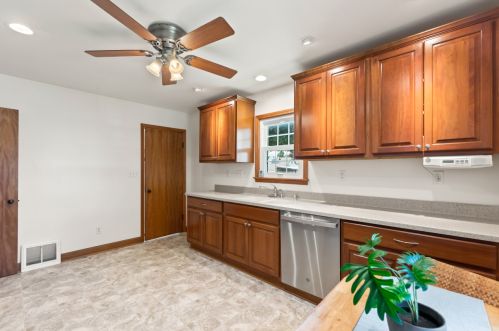 3401 9, Milwaukee WI 53215-5111 exterior