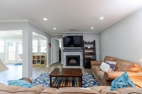 82 Dunwoody Spg, Atlanta GA 30328-4529 exterior