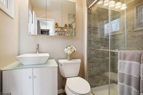 117 Stephenville Pkwy, Edison NJ 08820-2610 exterior