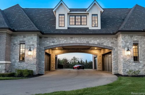 5105 Orchard Ridge Dr, Rochester, MI 48306-2398