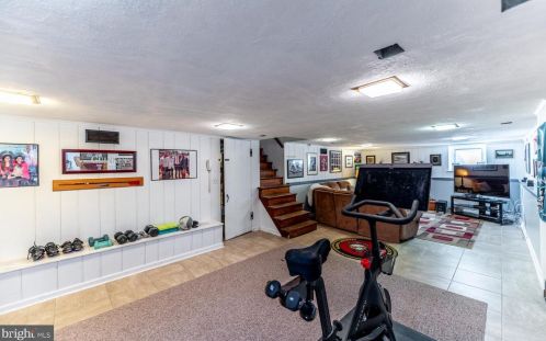 5 Lexington Ave, Pittsburgh PA 15215-3218 exterior