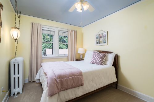 5925 Lk Dr, Milwaukee WI 53217-4629 exterior