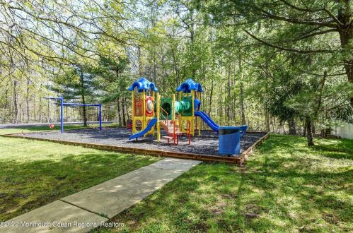 19 Cres Rd, Old Bridge NJ 08857-4101 exterior