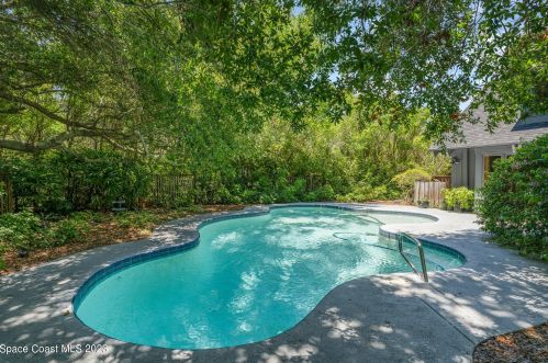 9320 Tropical Trl, Merritt Island FL 32952-5042 exterior