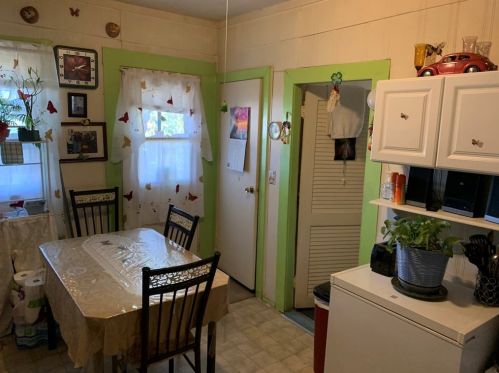 43 Sprague St, West Springfield MA  01089-3422 exterior