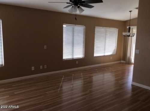 3039 Blackhawk Dr, Phoenix AZ  85050-4753 exterior