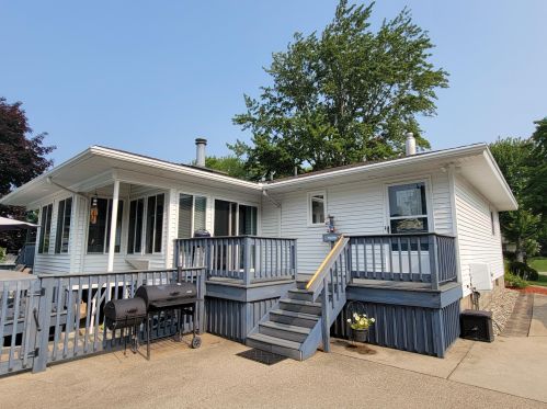 1849 Lawnel Ave, Meskegon MI 49441-3743 exterior