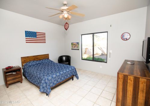 5575 Camino De Oeste, Tucson AZ 85742-9676 exterior