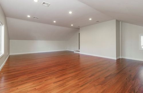 9 Oak Hl St, Newton MA 02459-3454 exterior