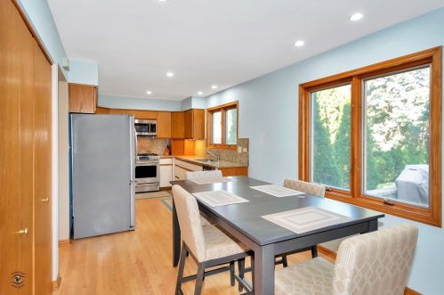 127 Grantley Ave, Elmhurst IL 60126-2362 exterior