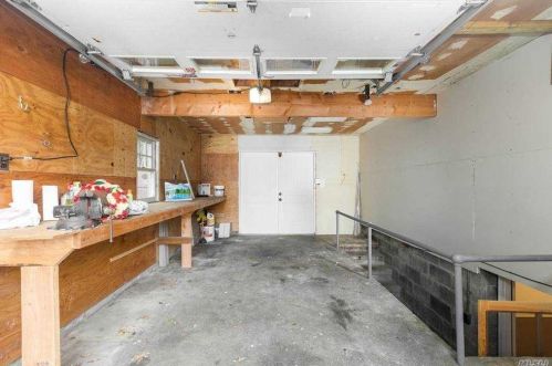 670 Locust Ave, Bohemia NY 11716-2144 exterior