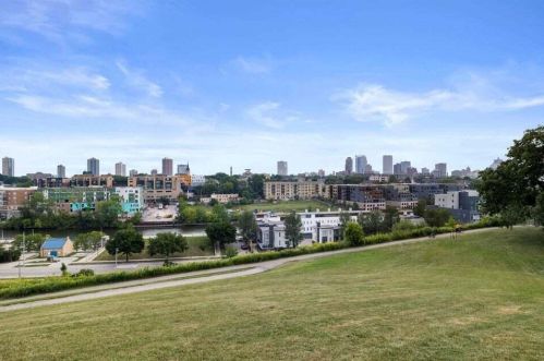 2044 Booth St, Milwaukee WI 53212-3406 exterior