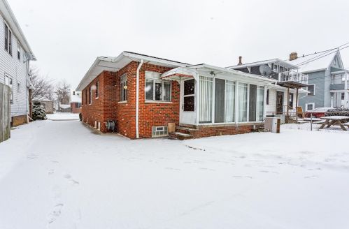 2186 Chesterland Ave, Cleveland OH 44107-6145 exterior