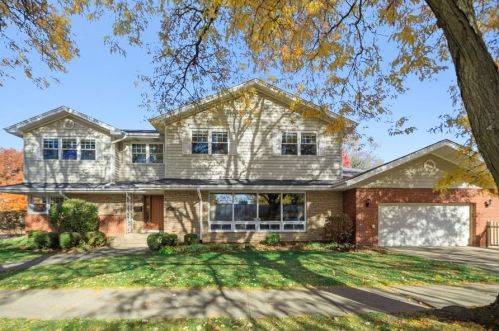 3650 93rd St, Chicago, IL 60805-1804