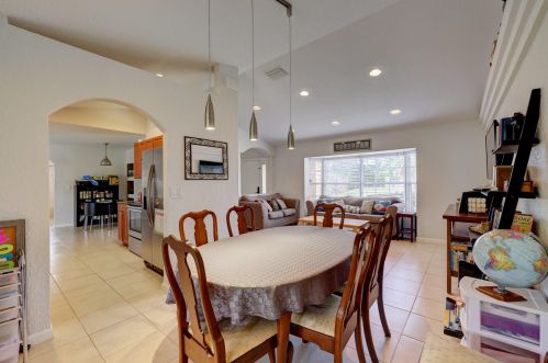 3419 Fashoda St, Fort Pierce FL 34953-4643 exterior