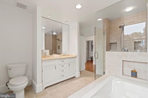 3021 Cambridge Pl, Washington DC  20007-2914 exterior