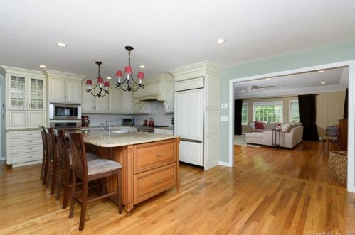 15 Deforest Rd, Wilton CT 06897-1908 exterior