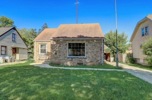 5880 39th St, Milwaukee, WI 53221-3906