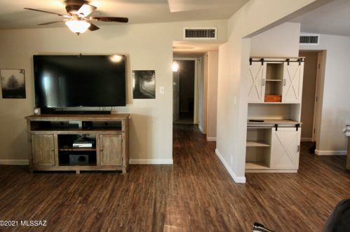 7365 Eastview Dr, Tucson AZ 85710-5519 exterior