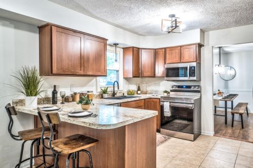 1202 Sprucebrook Dr, Kalamazoo MI 49048-5814 exterior