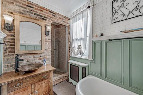 12 Broadway Ave, Manor PA 15665-9706 exterior