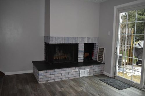 665 Newton Sq, Moon Twp PA 15108-1050 exterior