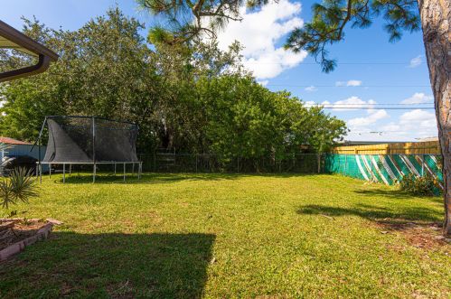 1248 Ladner St, Fort Pierce FL  34983-2571 exterior