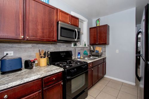 4632 Kelso Ave, Chicago, IL 60630-4325