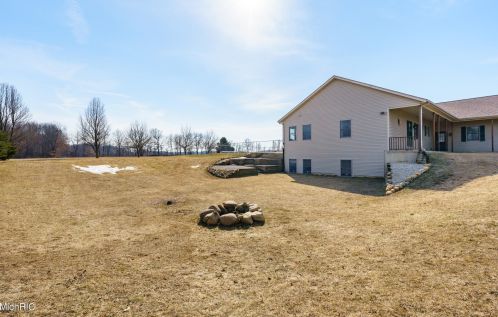 8242 E Ave, Kalamazoo MI 49048-9622 exterior