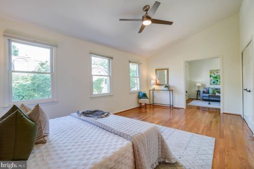 10135 Crestberry Pl, Bethesda MD 20817-1266 exterior