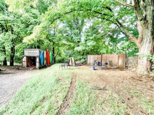 1032 High St, Killingly CT 06239-3018 exterior