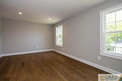 48 Brookville Rd, Edison NJ 08817-4141 exterior